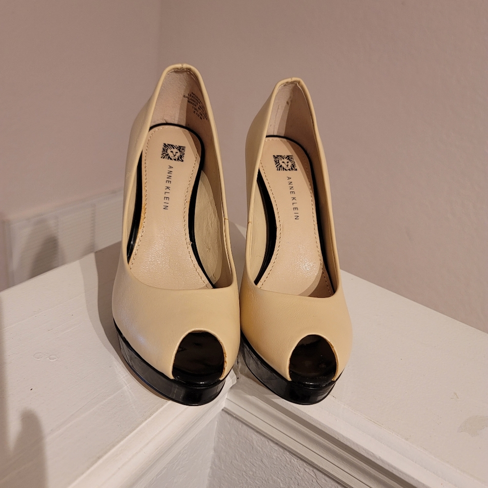 ***SOLD***Anne Klein Peep toe - Picture 1 of 5
